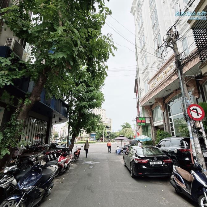Bán nhà mặt tiền - Phú Nhuận - 50m2 - nở hậu - 5 tầng - thu nhập 420tr/năm - 1