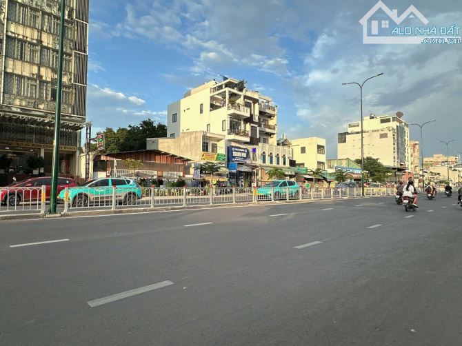 Bán nhà mặt tiền Trần Bá Giao 111m2 nở hậu 6.3m view góc tương lai tiện xây mới 8.99 tỷ. - 1