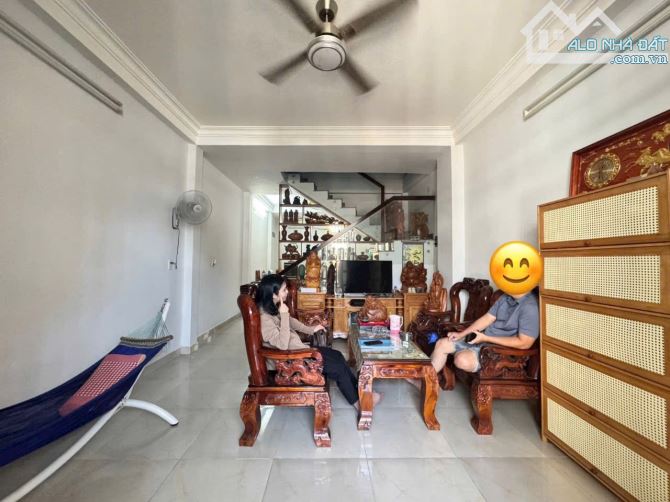 Bán nhà đẹp 2 tầng gần chợ hiệp bình,thủ Đức, 60m2 giá chỉ 5,8 tỷ, sổ Hồng riêng - 1