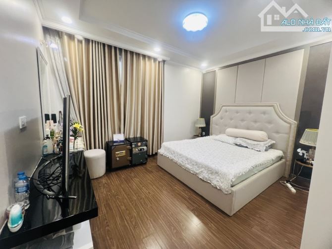 Bán nhà Phú Nhuận - nội thất Châu Âu - 77m2 - xe hơi - ngang 6.2 - 1