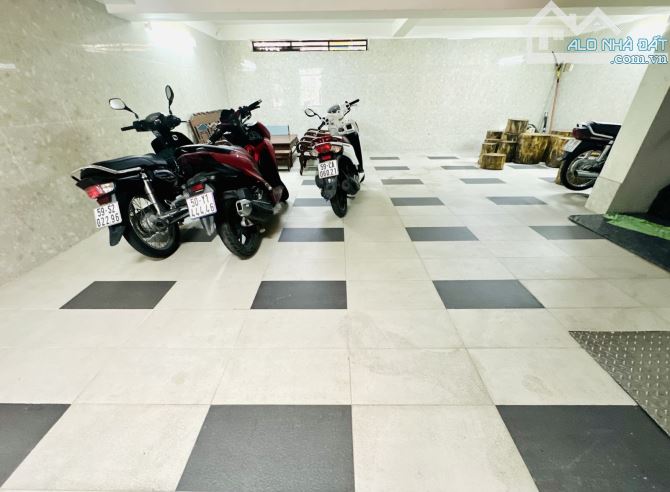 Bán biệt thự mặt tiền Bình Thạnh - 163m2 - 5 tầng - mới tinh - 2 mặt ô tô trước sau - 1
