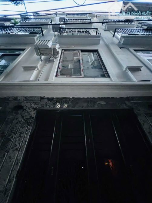 BÁN TÒA CCMN YÊN LÃNG 55M2 6T - MẶT TIỀN KHỦNG -  NGÕ THÔNG - GẦN Ô TÔ - 15 PHÒNG 90 TR/TH - 1