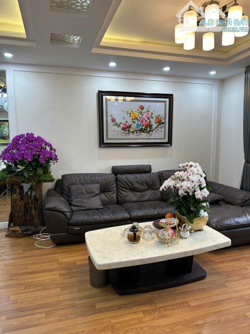 Cho thuê căn hộ  Home city 177 trung kính 3 phòng ngủ full  giá 18 tr có slot ô tô - 12