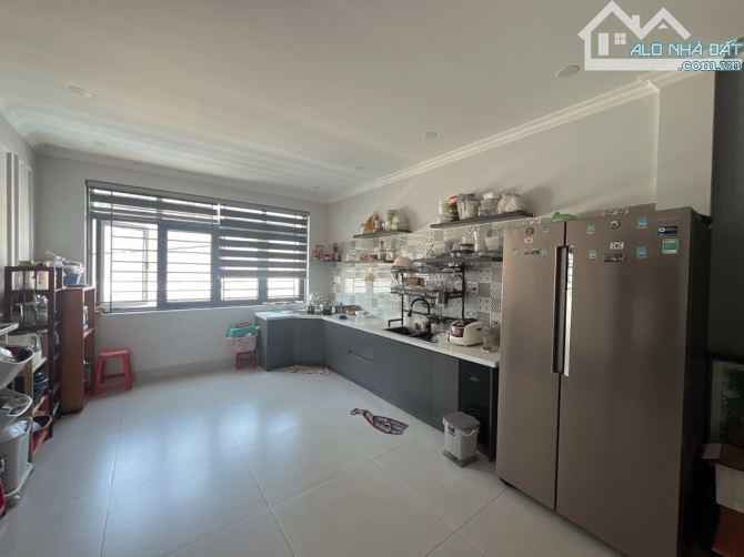Biệt thự ngang 12m 135m2 An Lạc Bình Tân, sân đậu oto, gần MT, dân trí cao, nhỉnh 9 tỷ TL - 12