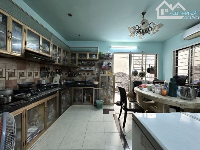 Bán nhà Phú Nhuận - hẻm ô tô 5m - 120m2 - 5 tầng - kinh doanh - 14