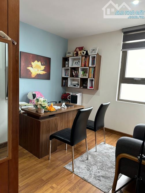 Cho thuê căn hộ  Home city 177 trung kính 3 phòng ngủ full  giá 18 tr có slot ô tô - 15