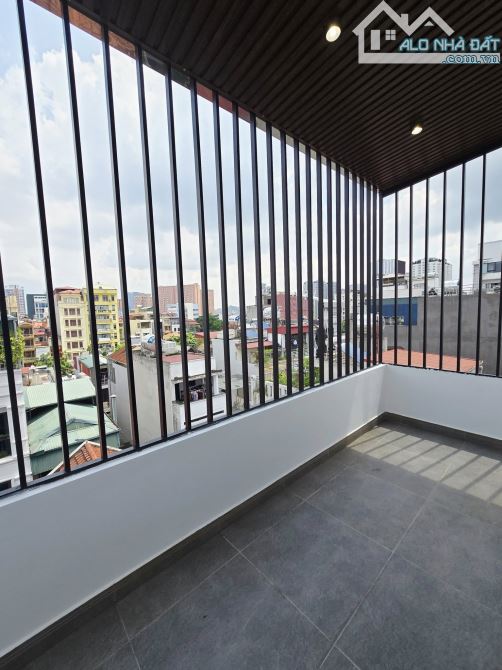 29.8 TỶ – HOÀNG QUỐC VIỆT – 58/65M² – 7 TẦNG THANG MÁY – GARA – VỈA HÈ – MT 4.5M - 15