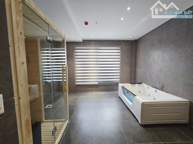 29.8 TỶ – HOÀNG QUỐC VIỆT – 58/65M² – 7 TẦNG THANG MÁY – GARA – VỈA HÈ – MT 4.5M - 18