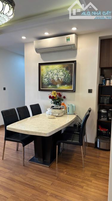 Cho thuê căn hộ  Home city 177 trung kính 3 phòng ngủ full  giá 18 tr có slot ô tô - 19