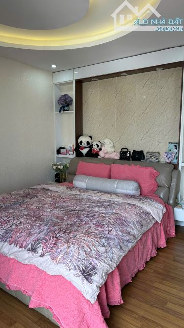 Cho thuê căn hộ  Home city 177 trung kính 3 phòng ngủ full  giá 18 tr có slot ô tô - 20