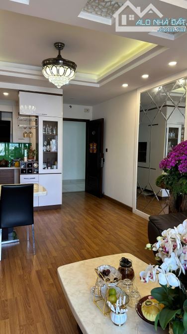 Cho thuê căn hộ  Home city 177 trung kính 3 phòng ngủ full  giá 18 tr có slot ô tô - 21