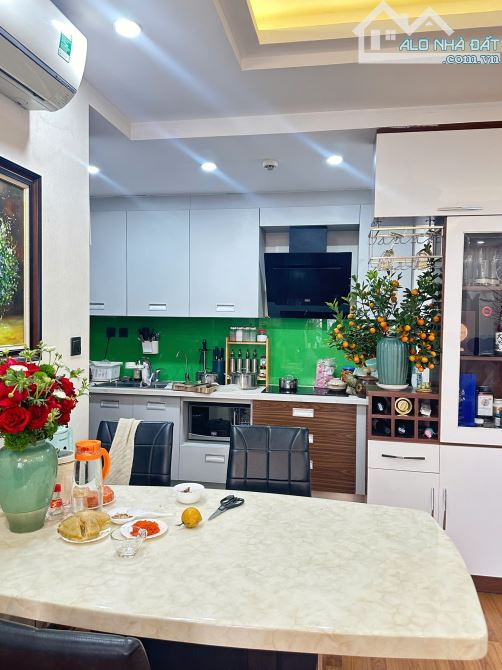 Cho thuê căn hộ  Home city 177 trung kính 3 phòng ngủ full  giá 18 tr có slot ô tô - 2