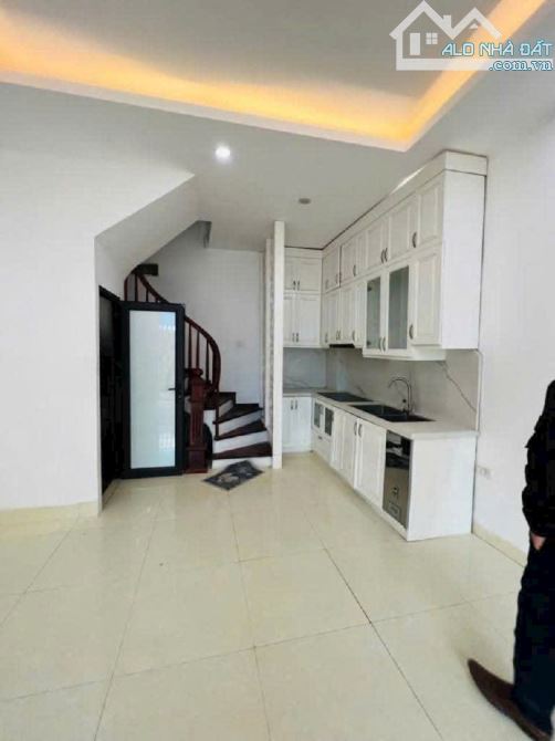 NHỈNH 4TỶ - NHÀ ĐẸP TRÂU QUỲ- MỚI KÍNH KOONG- Ô TÔ ĐỖ CỬA- TIỆN ÍCH - 2