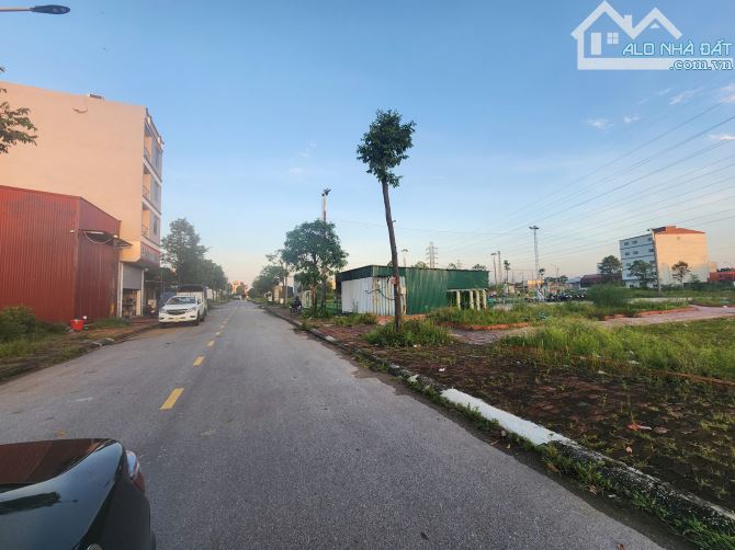 Bán đất Yên Trung . Thụy Hòa . YP . dt 120m . mt 6m . hướng TN . giá 3ty 550 - 2