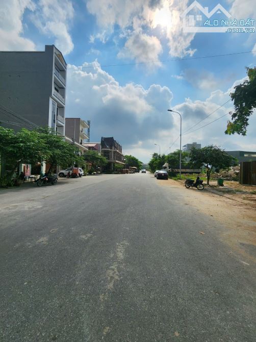 Bán 2 lô Trục chính . Chu Mẫu 2 . dt 90m . mt 4.5m / lô . hướng ĐB . giá 5 tỷ 5 / lô - 2