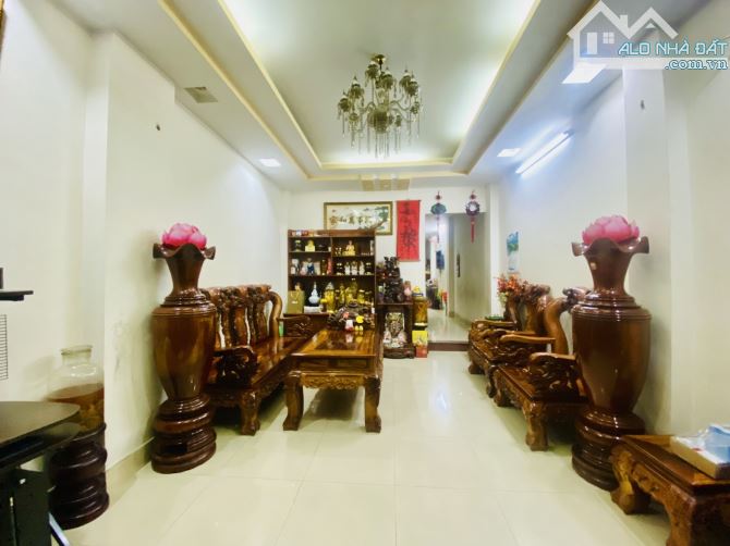 Nhà gần sân bay Nguyễn Văn Công hẻm 6M thông 106m2 4 tầng sổ đẹp 12 tỷ - 2
