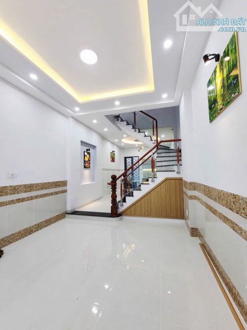 SIÊU PHẨM NHÀ 1 TRỆT 3 LẦU – HẺM 496 LÃ XUÂN OAI, P. LONG TRƯỜNG – GIÁ CHỈ 6,2 TỶ - 2