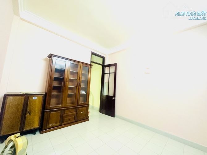 Bán đất tặng nhà 3 tầng mặt phố Ngô Gia Tự 70m, vỉa hè đá bóng giá hơn 19 tỷ - 2