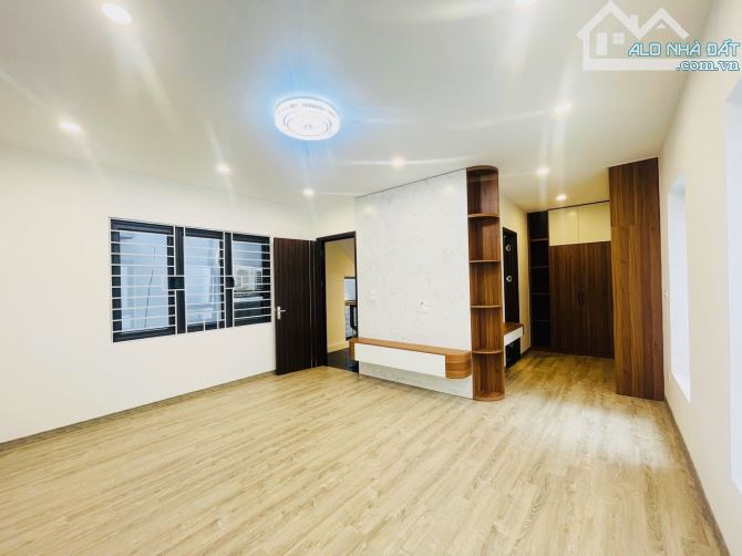 Nhà cực đẹp 71m2x5T full nội thất. Cạnh Hồ Tây lộng gió, thoáng sáng phố Lạc Long Quân. - 2