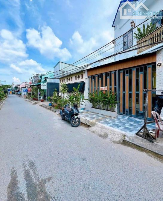 Bán gấp nhà đang ở ngay Chợ Đệm, Tân Túc, 5,5mx21m, 1 trệt 1 lầu,sổ hồng riêng giá 800tr - 2