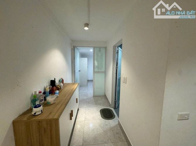Tập thể  tầng 1 Lò Đúc 50m ô tô đỗ cửa , 2 ngủ - 2