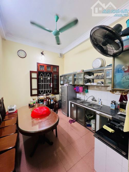 Cầu Giấy - Quan Hoa: 44m2 x 4 tầng, Ô tô đỗ cửa, giá: 12,3 tỷ . Có sẵn sổ đỏ - 2