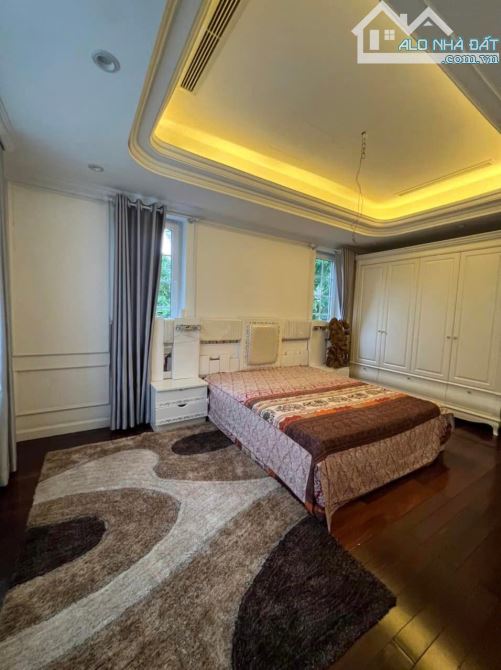 Bán biệt thự Trần Thái Tông, 250m2 x 5 tầng, lô góc - 2