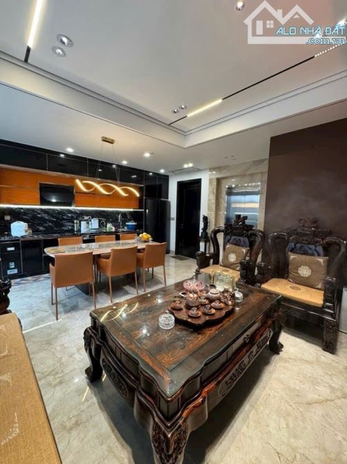 Bán nhà Ngọc Lâm,gara ô tô,thang máy,DT 52m2,Mt 6,4m. Giá 18 tỷ - 2