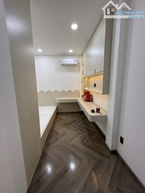 Bán nhà Q3 - ngang hiếm 4.5m - xe hơi ngủ trong nhà 3 tầng - 2