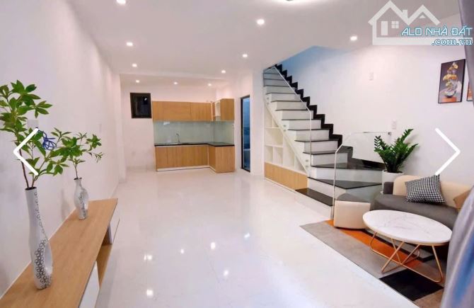 Nhà 2 tầng kiệt Hoàng Diệu . Nhà mới đẹp full nội thất , ngang 5m . Giá : 2tỷ890 TL - 2