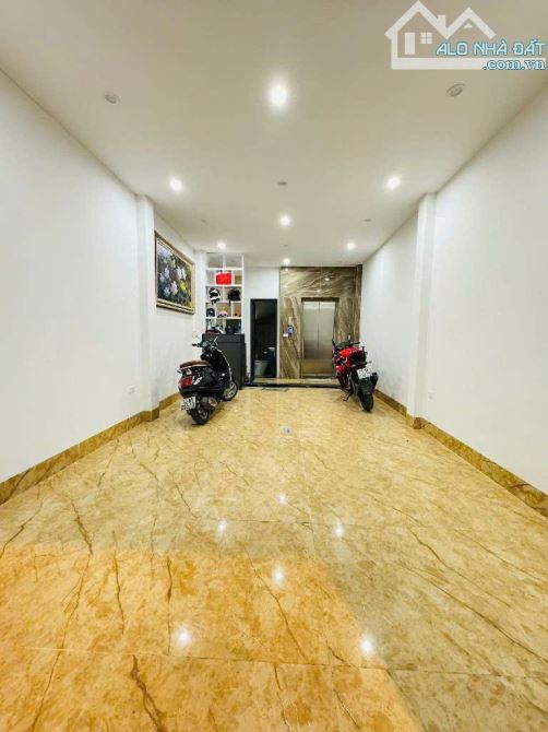 Nhà đẹp Nguyễn Văn Cừ, ôtô tránh, kinh doanh,DT 40m2, Mt 4,5m. Giá 18,5 tỷ - 2
