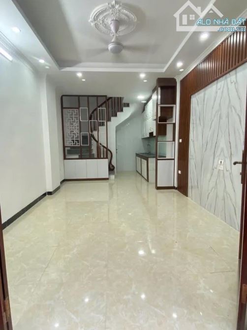 Nhỉnh 5 Tỷ, Bán Nhà Thạch Bàn Long Biên 30m2. 5 Tầng, Ô Tô Đỗ Cạnh Nhà, An Sinh Đỉnh Cao - 2