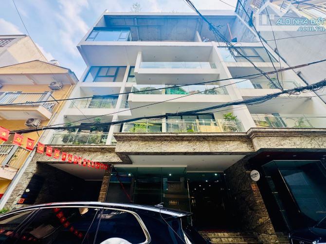 Bán tòa nhà phố Lạc Long Quân dt288m 8 tâng mt16m giá 135 tỷ, DT300TR/THÁNG