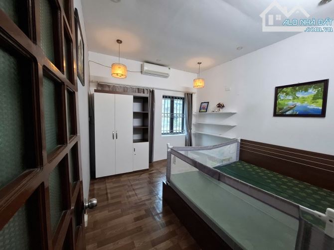 Nhà 2 tầng phố Đặng Thái Thân, Hoàn Kiếm. 2PN đủ đồ, gần mặt phố. 10 triệu/tháng - 2