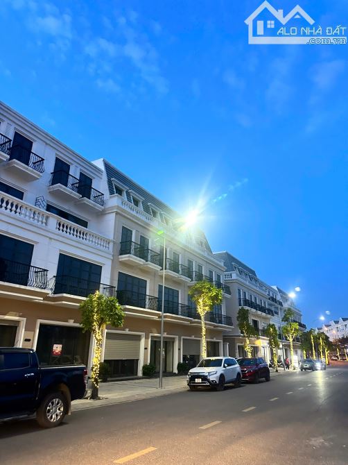 BÁN SIÊU PHẨM HG03-22 XẺ KHE SHOPHOUSE ROYAL PARK - 2