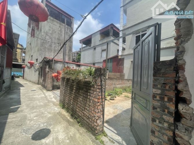 PHÚC LỢI - VỊ TRÍ ĐẸP - 40M - MT = HẬU 4M - GIÁ LOANH QUANH 4 TỶ - NGÕ Ô TÔ - 2