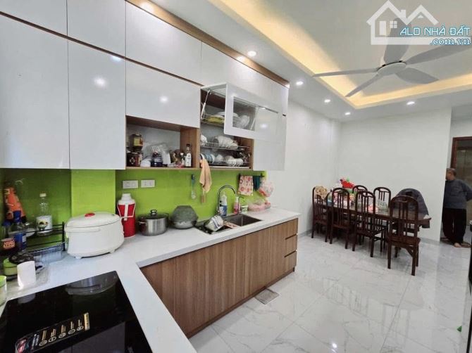 Nhà đẹp khu phân lô Đội Cấn, thang máy, ngõ thoáng 3m, 35m2 đất full nội thất. Giá 10.3 tỷ - 2