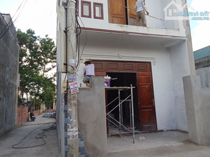 Chủ gửi bán căn nhà 2,5 tầng tại trục liên thôn Thủy Đường.căn góc dt đất 60m2 .giá chỉ 3t - 2
