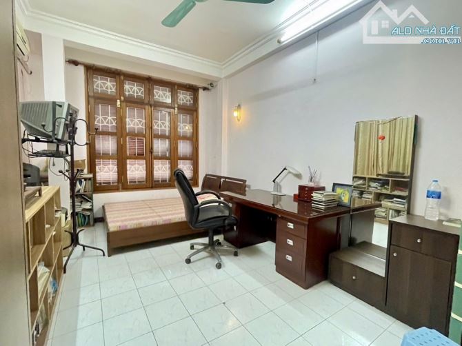 🏡LÔ GÓC -NGÕ THOÁNG - NHÀ ĐẸP Ở LUÔN.- GẦN PHỐ - Ô TÔ TRÁNH-NGUYỄN CHÍ THANH - 2