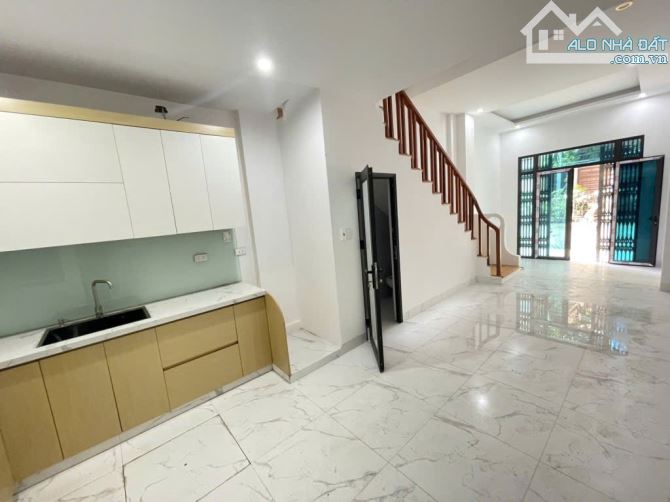 GIA ĐÌNH CẦN TIỀN BÁN GẤP NHÀ TẠI QUANG TRUNG -YÊN NGHĨA -HÀ ĐÔNG, DT 39M2
NHÍCH 5 TỶ - 2