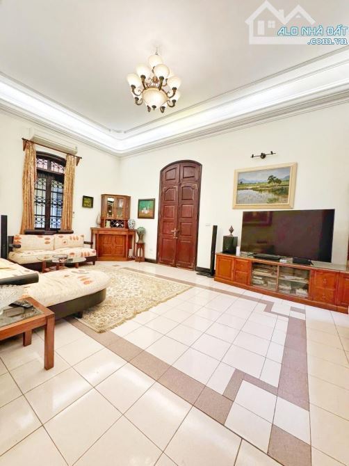 Biệt thự lô góc 3 thoáng phố Thái Hà 155m2- Ô tô tránh- Gara -Mặt tiền rộng 13m- 45.x Tỷ - 2