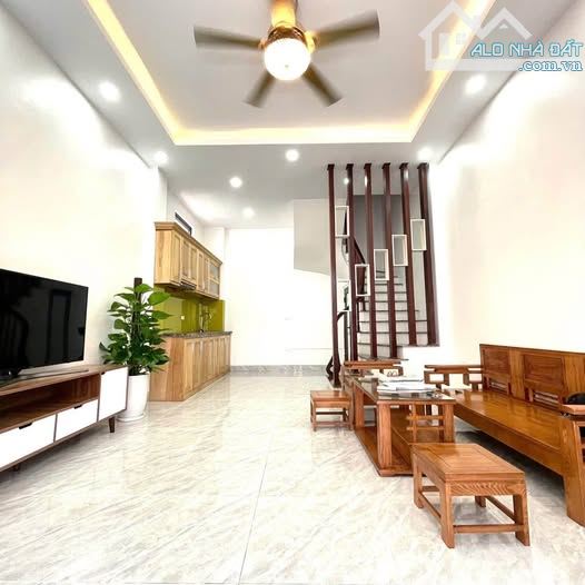 Bán gấp Thịnh Quang 35m2, 5T 3 ngủ rộng thoáng, nhà mới ở ngay,ô tô gần nha - 2