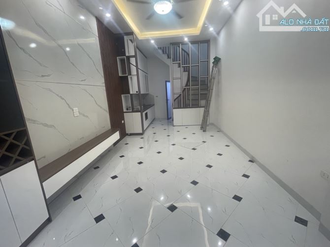 Nguyễn Khoái – Nhà mới – Ô tô qua cửa 28.2m² – 5 tầng giá nhỉnh 6 tỷ - 2