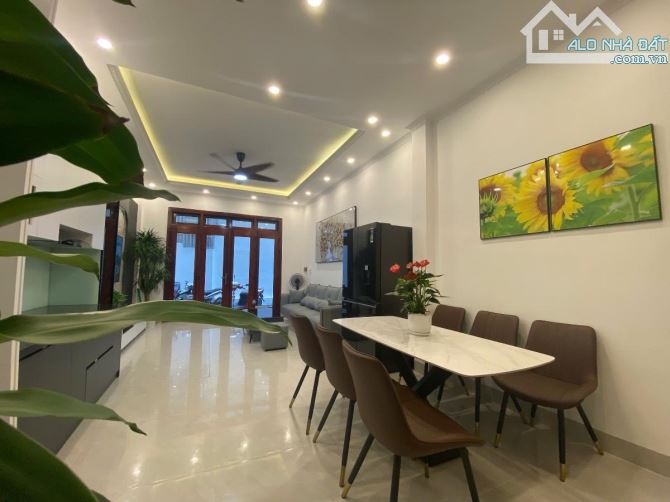 BÁN NHÀ ĐÀM QUANG TRUNG - LONG BIÊN - THANG MÁY - FUL NỘI THẤT - 48M X 6 TẦNG - MT 4.5M - 2