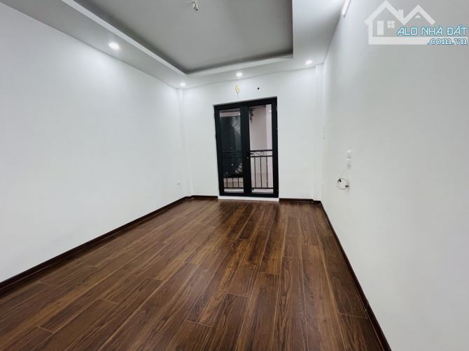 Bán gấp nhà Hoàng Mai, sát hồ Đền Lừ, 5 tầng thang máy mới cứng, gần oto 42m2, giá 8.5 tỷ - 2