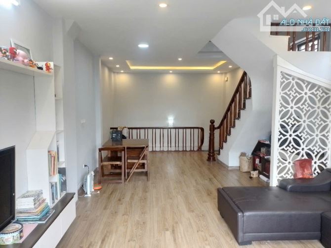 BÁN NHÀ ĐẸP GIÁP BÁT – LÔ GÓC - VIEW HỒ - FULL NỘI THẤT – Ở HOẶC CHO THUÊ -GIÁ HƠN 12 TỶ - 2