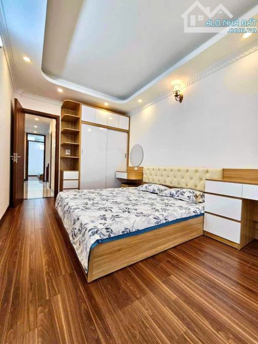 NHÀ ĐẸP LUNG LINH HỌC VIÊN TÀI CHÍNH - DT32M2 - 5 TẦNG - GIÁ 5,8TỶ - NGÕ THÔNG THOÁNG - 2