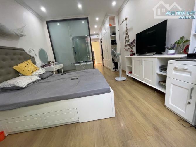 PHÂN LÔ NGHĨA ĐÔ CẦU GIẤY - NHÀ ĐẸP GẦN PHỐ - HAI THOÁNG - Ô TÔ - 41M2, 5 TẦNG - 2