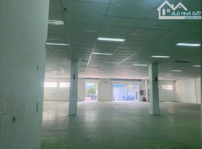 Cho thuê kho SIÊU VIP 2.200m² đường Phạm Văn Hai, P. 2, Quận Tân Bình - 2