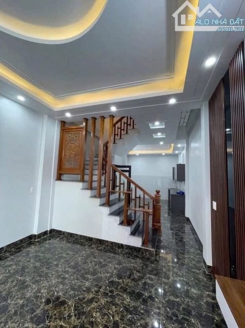 Nhà phố Hoàng Quốc Việt ngõ ô tô thông - mặt tiền 8m - 2